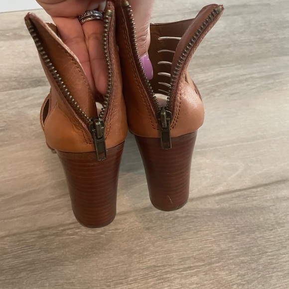 Steve Madden Gladiator Block Heel - Picture 7 of 13